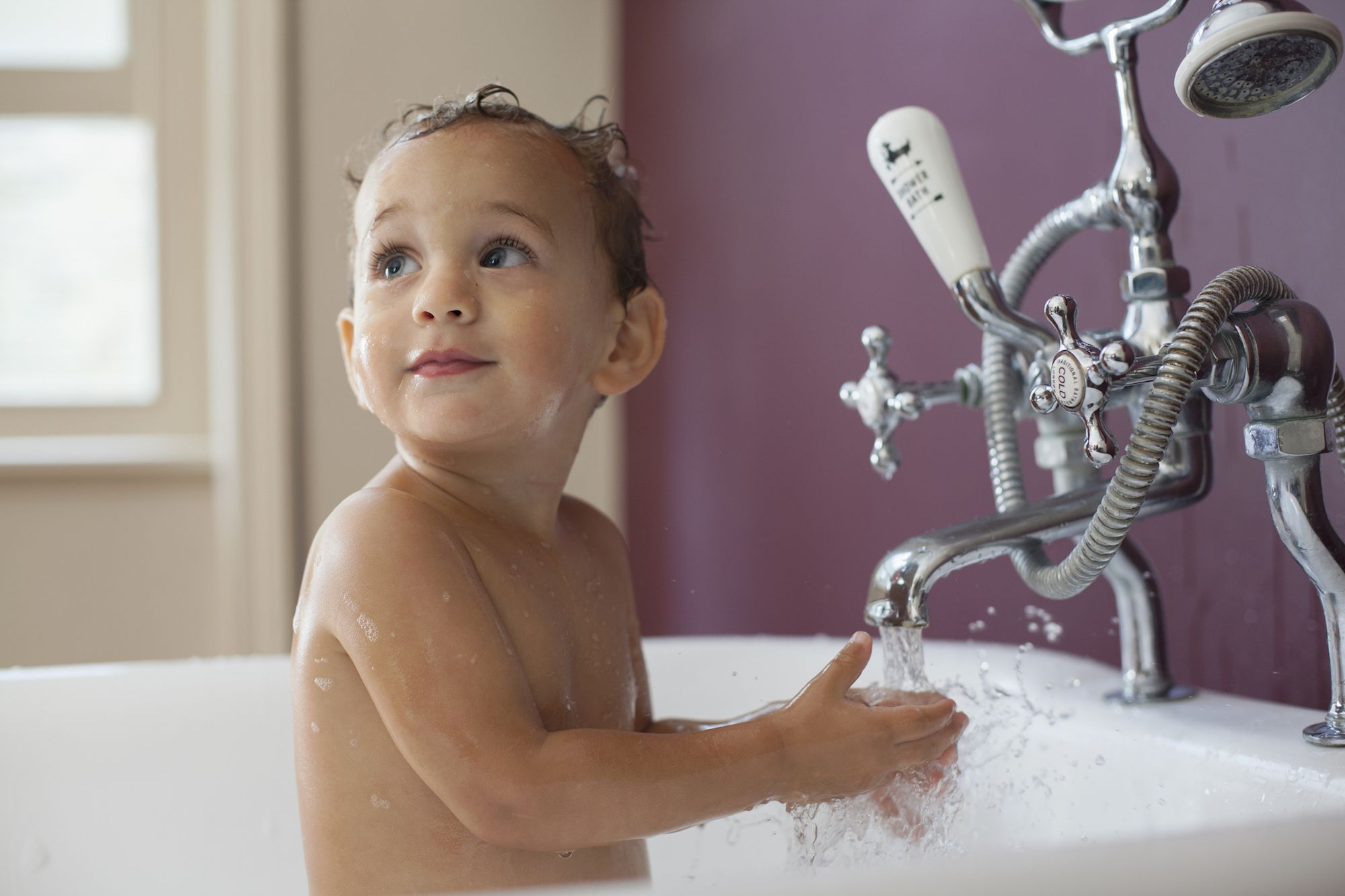 Benarkah Mandi Air Hangat Bantu Redakan Pilek? - Alkanna Health